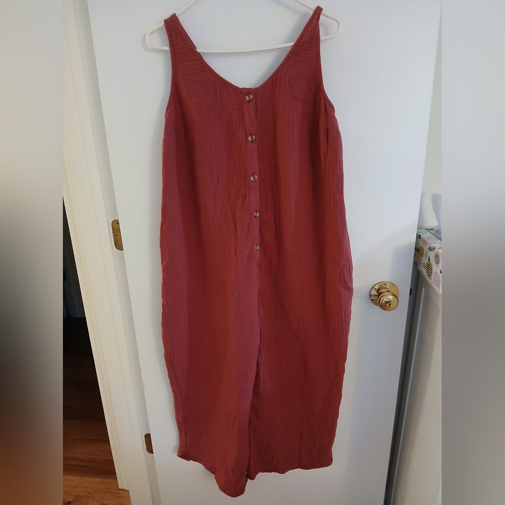 Isabel & Ingrid, Light Burgundy Textured Jumpsuit. Size M